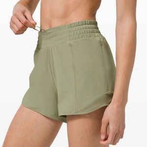 🍋 Lululemon Hotty Hot Short *High-Rise 4"
Rosemary Green